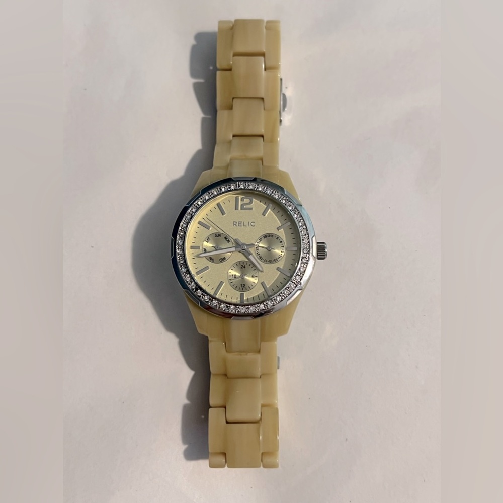 Relic Brand One of a kind beige watch with diamond accent! Brand new, never worn